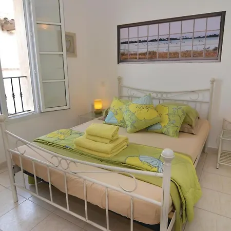 別荘 3 Bedroom In エーグ・モルト