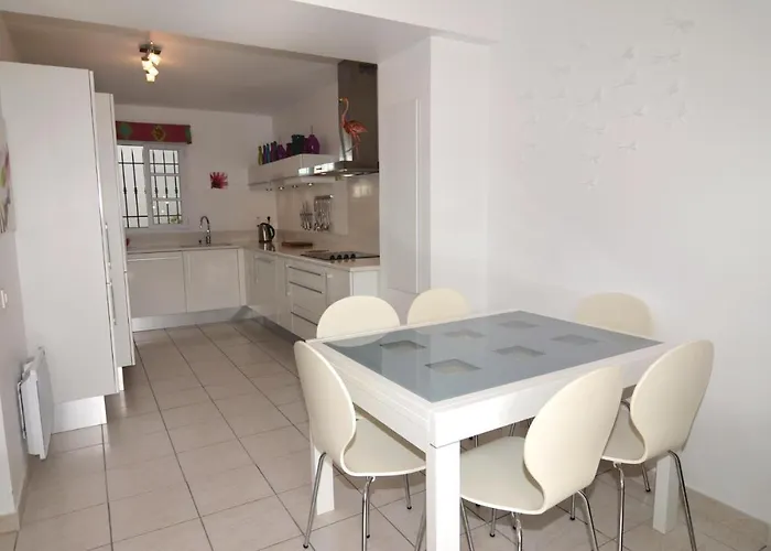 3 Bedroom In Σπίτι διακοπών *